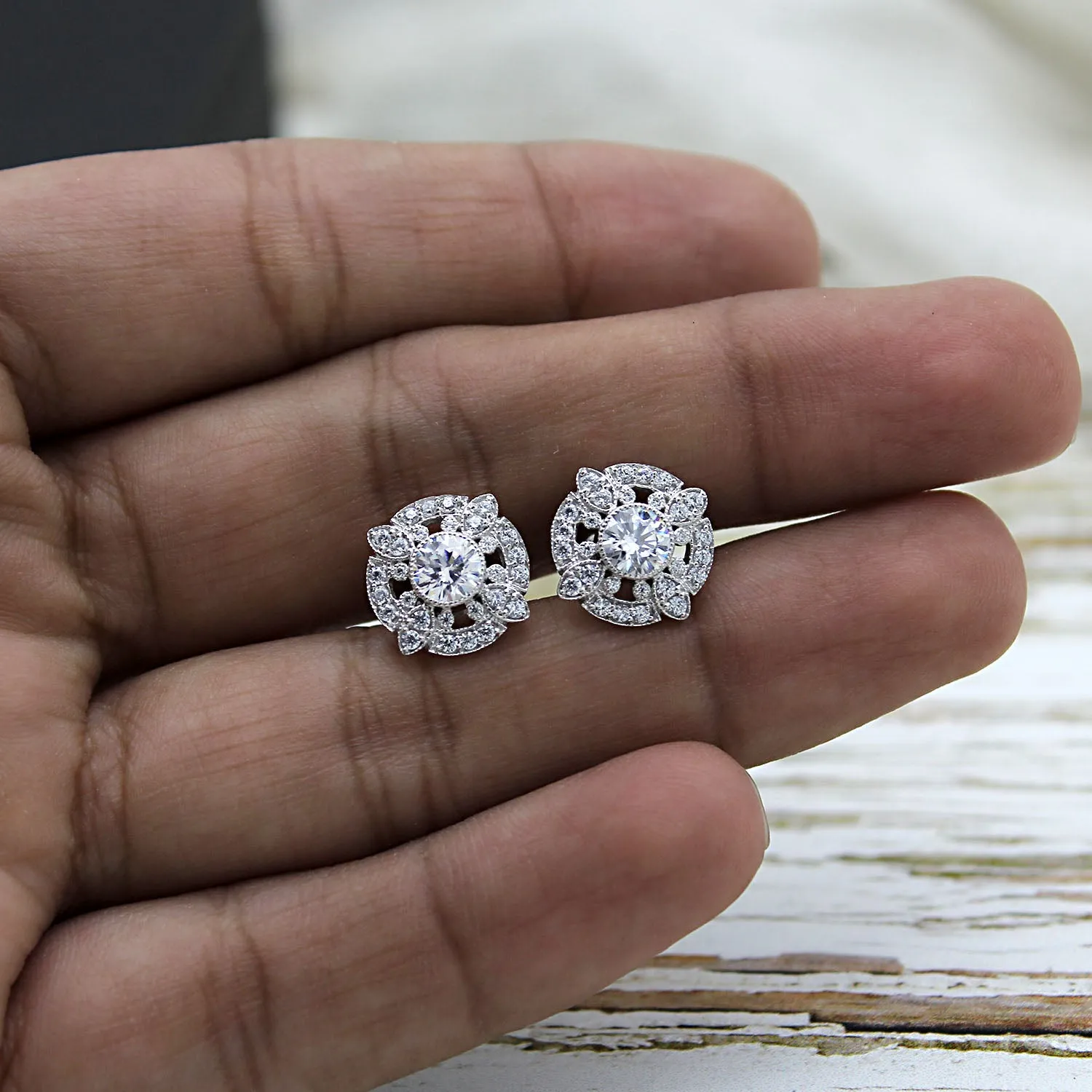 14kt White Gold Art Deco Round Diamond Stud Earrings