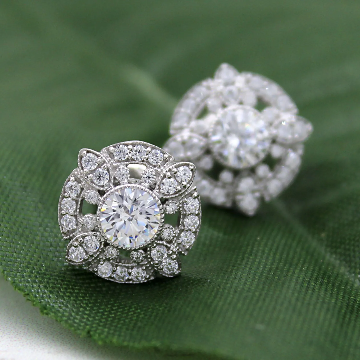 14kt White Gold Art Deco Round Diamond Stud Earrings