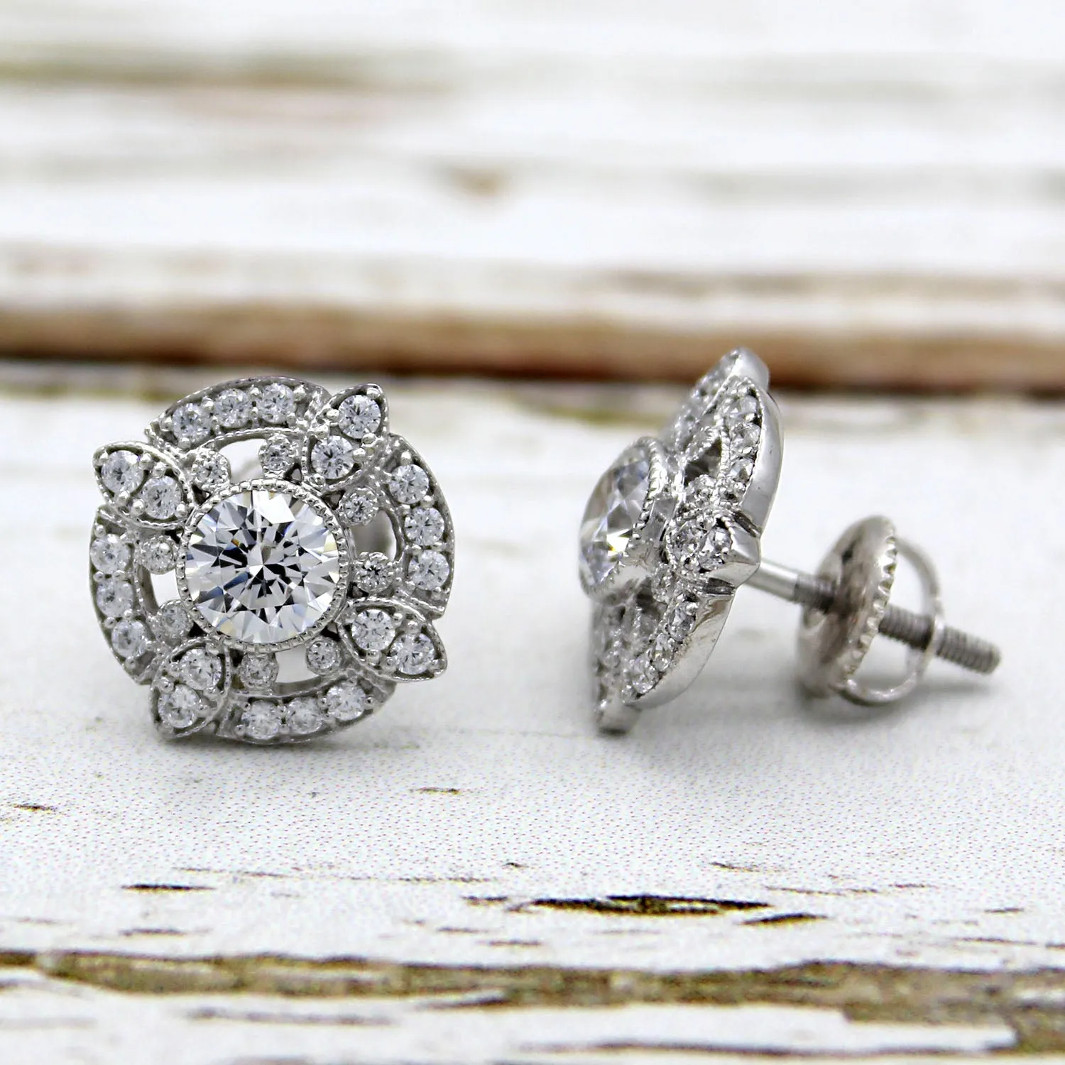 14kt White Gold Art Deco Round Diamond Stud Earrings