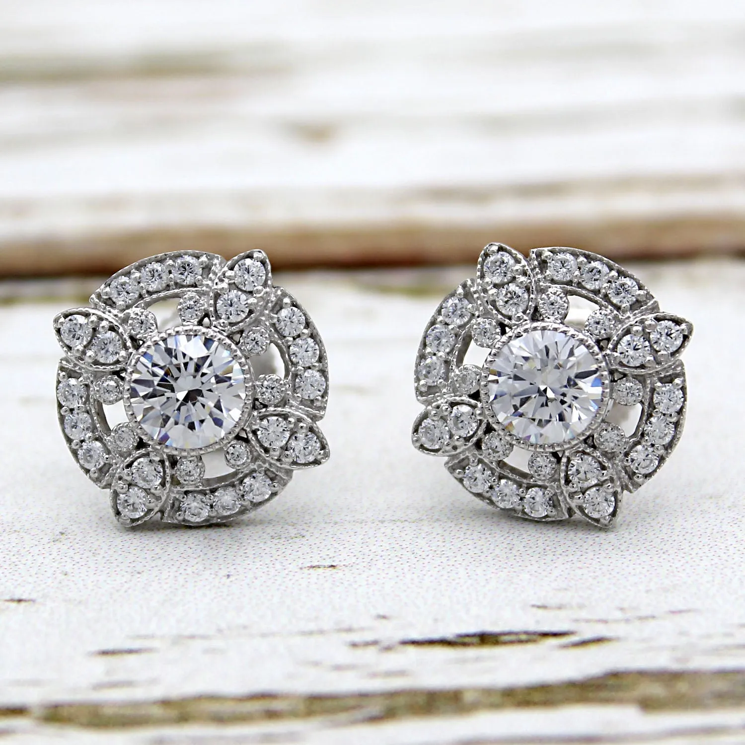 14kt White Gold Art Deco Round Diamond Stud Earrings