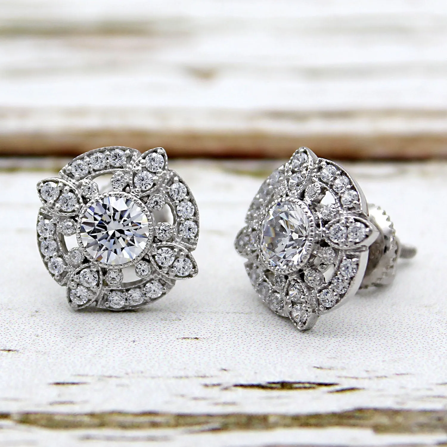 14kt White Gold Art Deco Round Diamond Stud Earrings