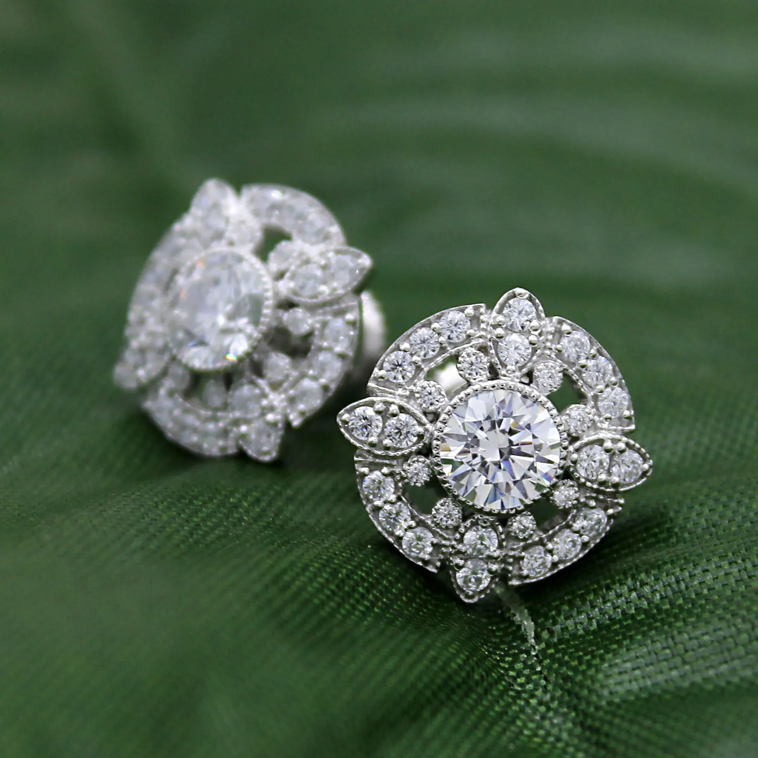 14kt White Gold Art Deco Round Diamond Stud Earrings