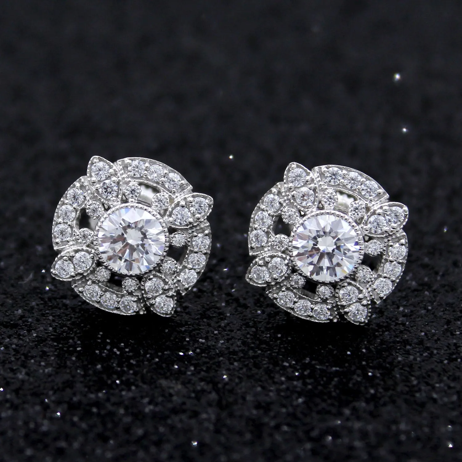 14kt White Gold Art Deco Round Diamond Stud Earrings