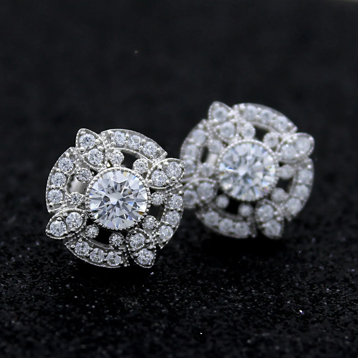 14kt White Gold Art Deco Round Diamond Stud Earrings