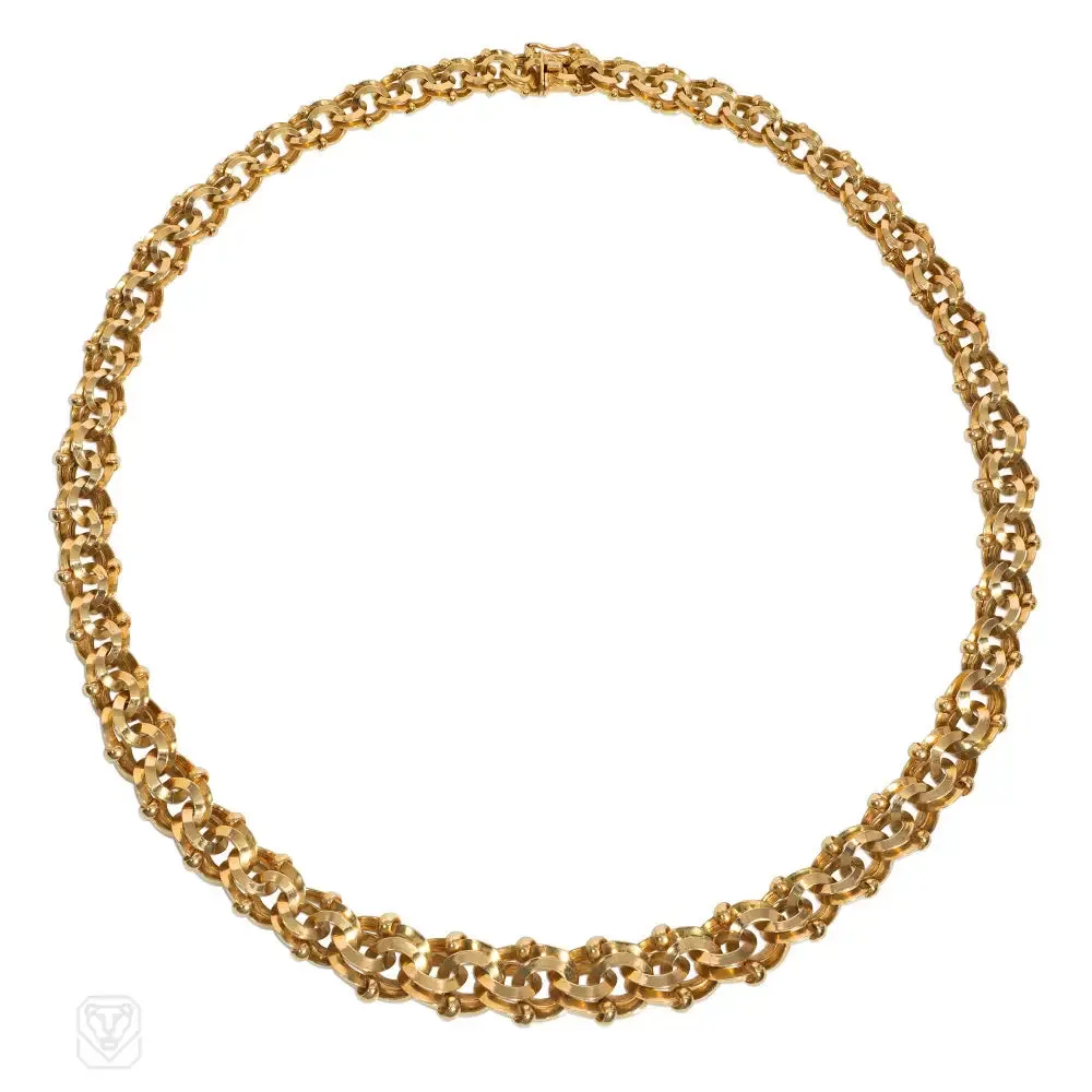 Antique graduated loop-in-loop chain necklace