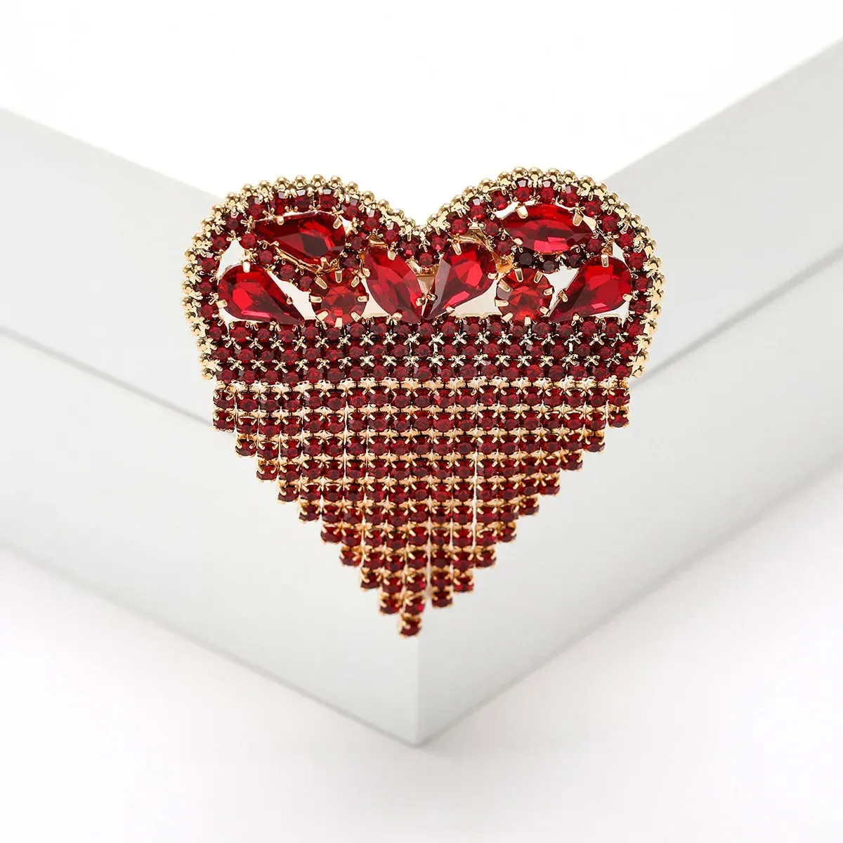 Dmari Designer Luxury Jewelry For Clothing Blood Black Rhinestone Heart Shape Lapel Pins Long Thread Tassel Brooch Women Brooch