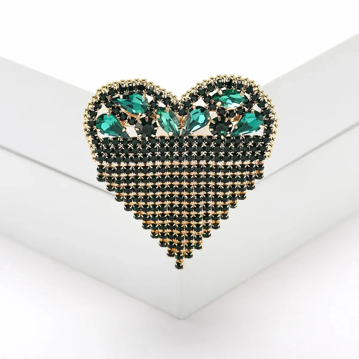Dmari Designer Luxury Jewelry For Clothing Blood Black Rhinestone Heart Shape Lapel Pins Long Thread Tassel Brooch Women Brooch