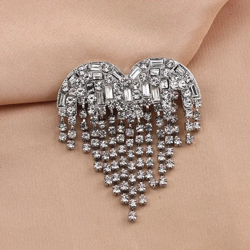 Dmari Designer Luxury Jewelry For Clothing Blood Black Rhinestone Heart Shape Lapel Pins Long Thread Tassel Brooch Women Brooch