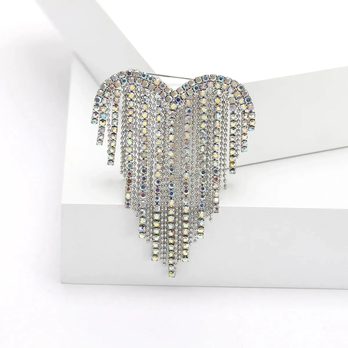Dmari Designer Luxury Jewelry For Clothing Blood Black Rhinestone Heart Shape Lapel Pins Long Thread Tassel Brooch Women Brooch