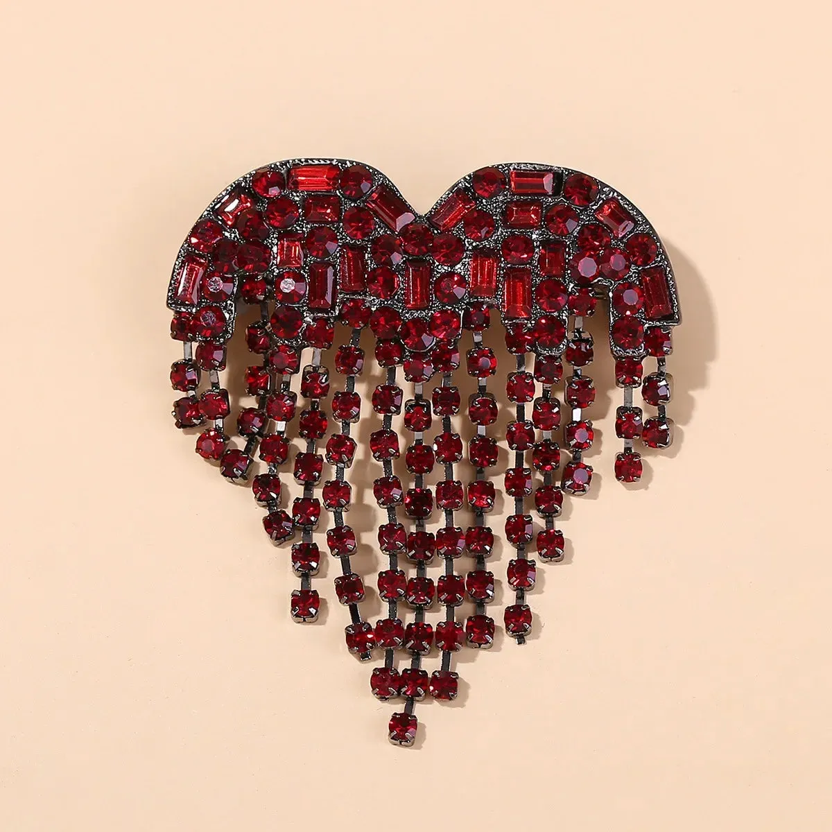 Dmari Designer Luxury Jewelry For Clothing Blood Black Rhinestone Heart Shape Lapel Pins Long Thread Tassel Brooch Women Brooch