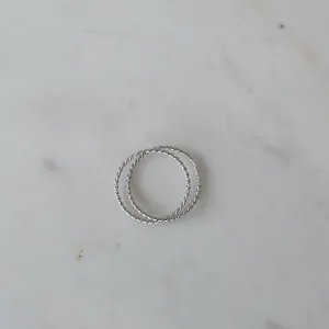 Double Twist Band | Silver