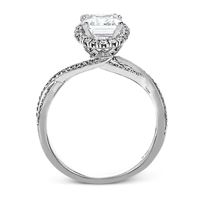 Engagement Ring in 18k Gold with Diamonds