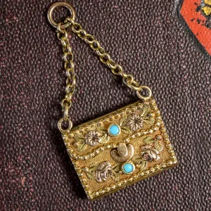 Georgian Three-Tone Gold Envelope Pendant