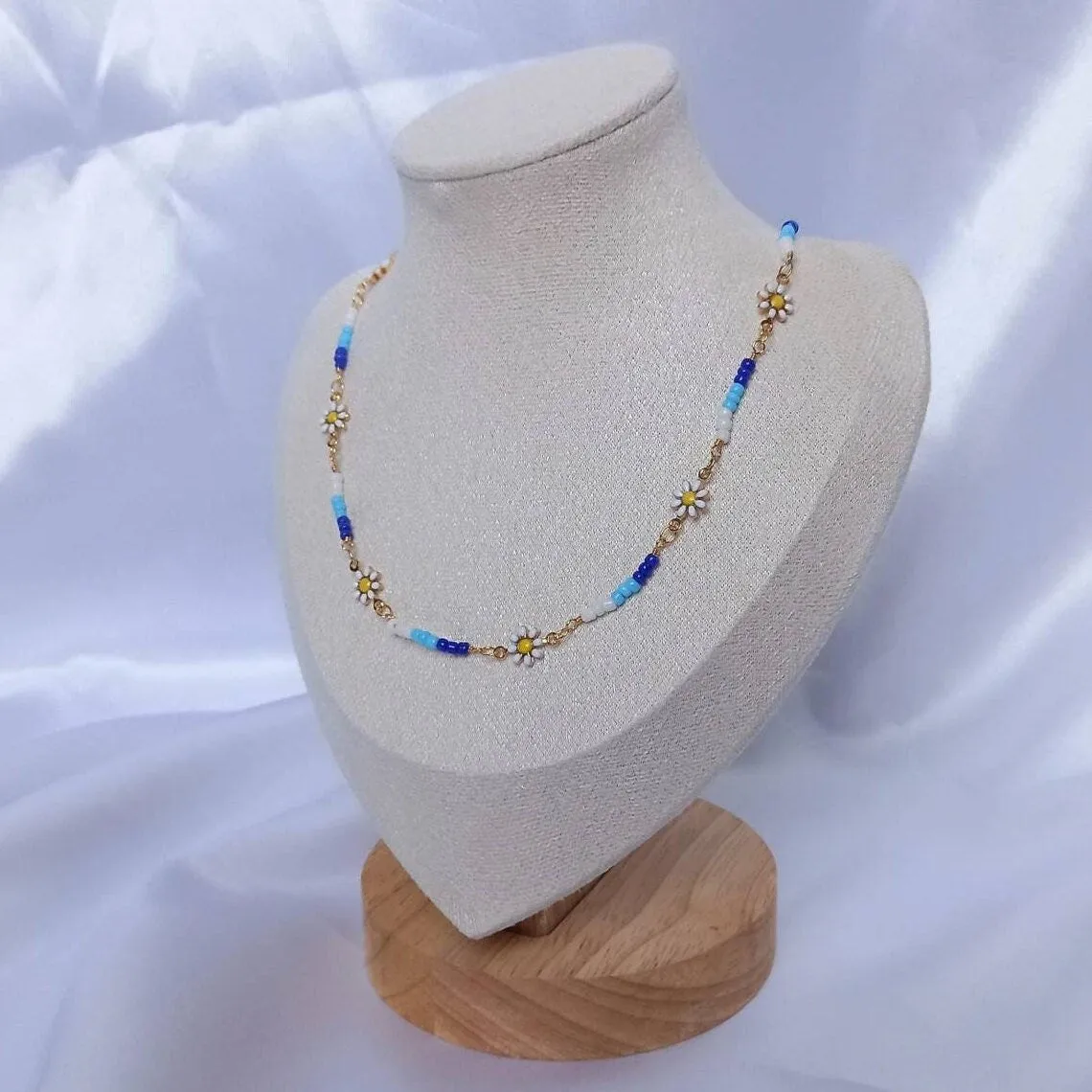 Gold Chain Daisy Necklace -Flower Necklaces In The UK,Blue Beaded Necklace,Daisy Jewelley In The UK,Delicate Necklace,Small Beaded Jewellery