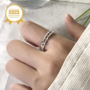 Hypoallergenic Retro Small Wave Ring Mother's Gift