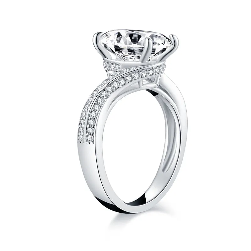 Oval Cut Moissanite Diamond Twisted Ring