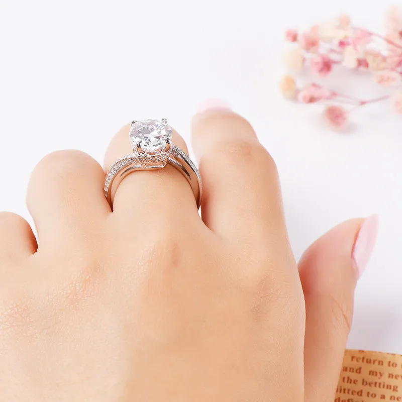 Oval Cut Moissanite Diamond Twisted Ring