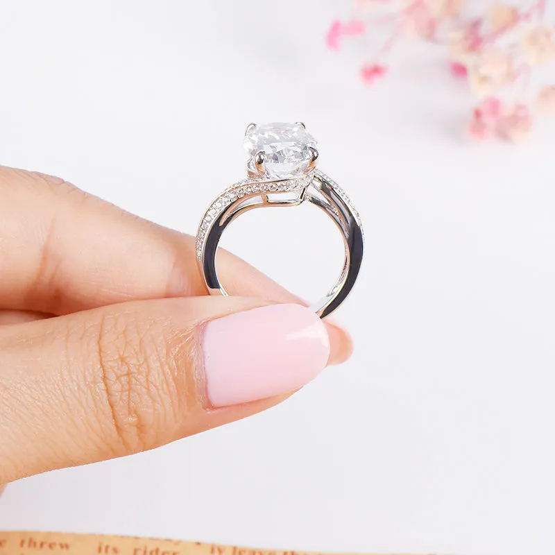 Oval Cut Moissanite Diamond Twisted Ring