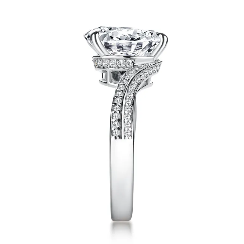Oval Cut Moissanite Diamond Twisted Ring