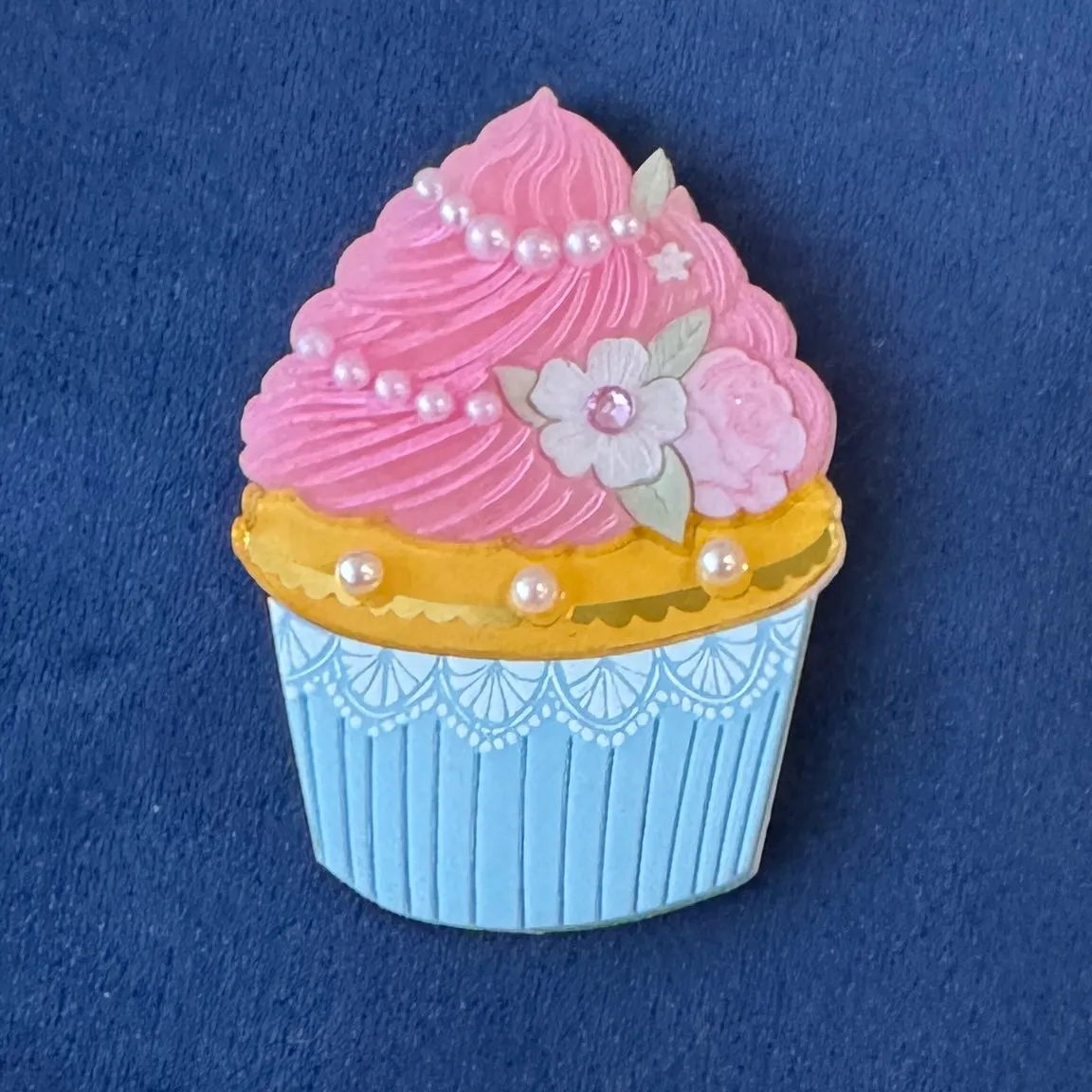 Pink cupcake 🧁- Brooch