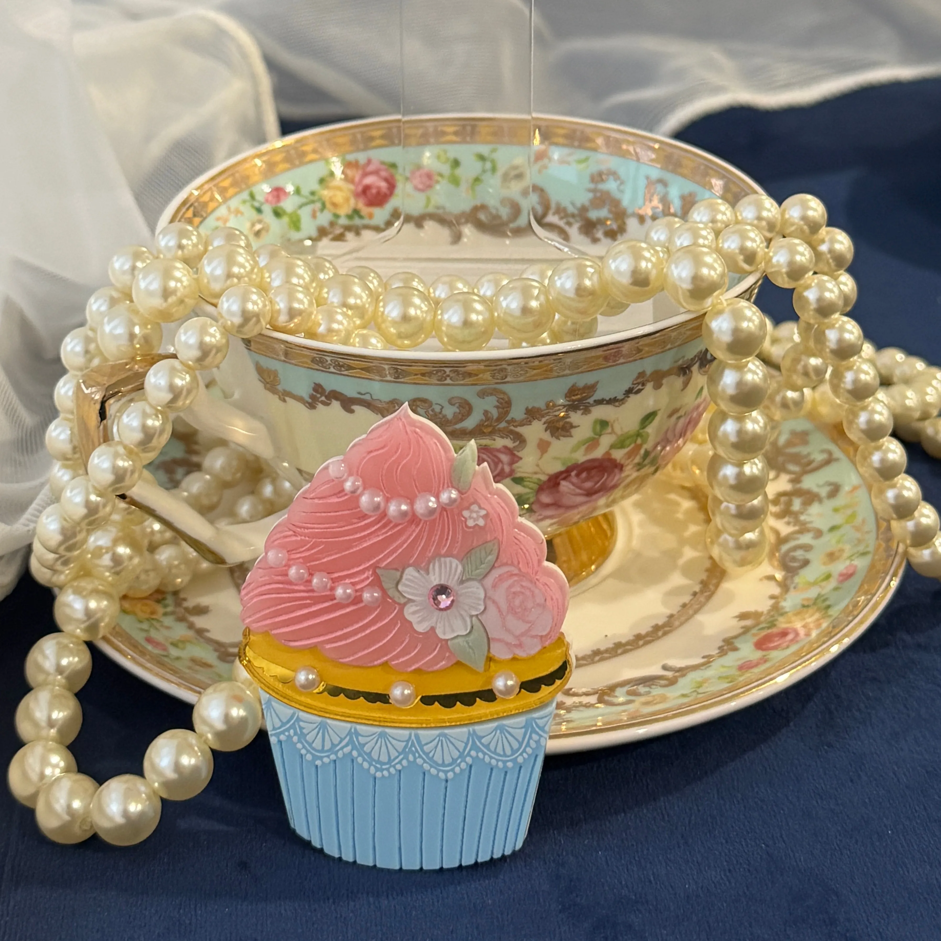 Pink cupcake 🧁- Brooch