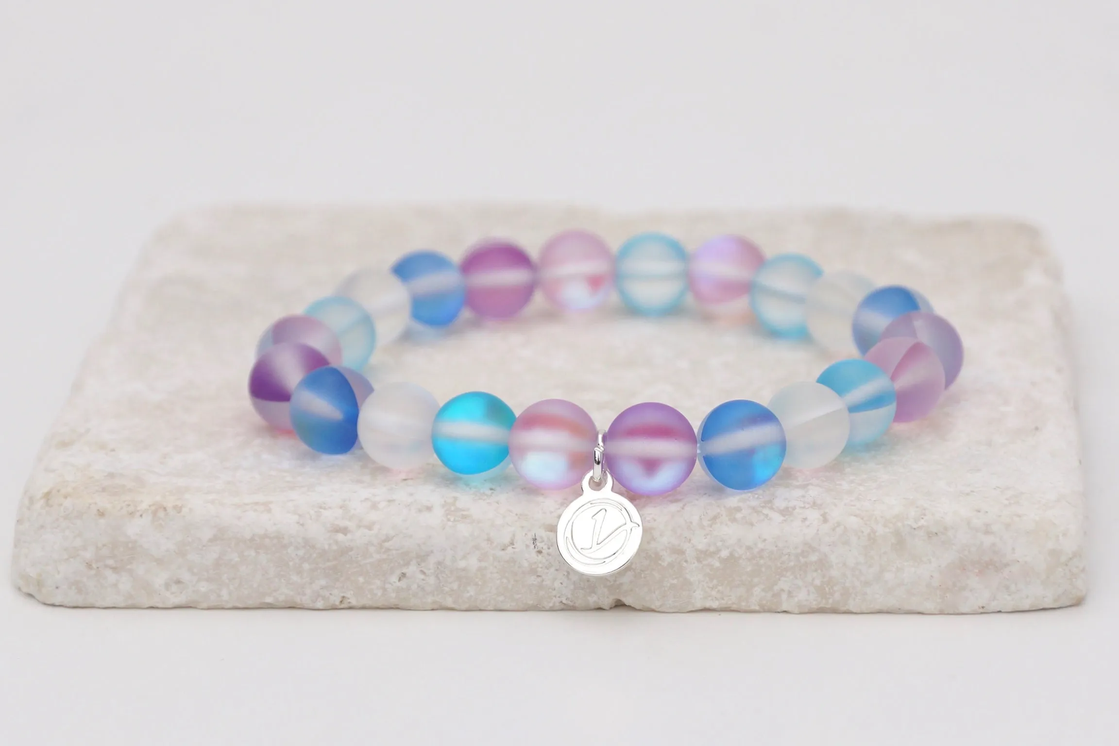 Sparkling Snow 8 mm Moonstone