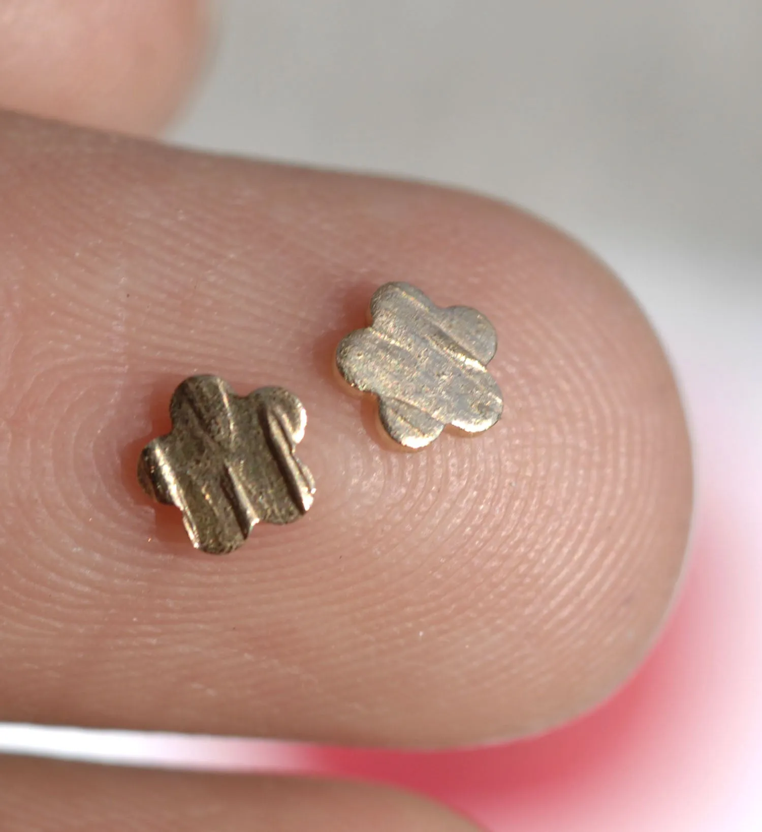 Textured Stripes - Tiny metal Flower 5 Petal blanks 4.2mm