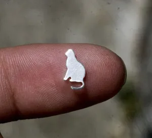 Tiny metal Kitty Cat, Sitting Cat