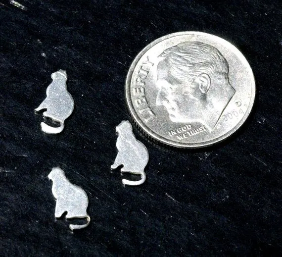 Tiny metal Kitty Cat, Sitting Cat